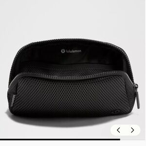 Lululemon Everywhere Belt Bag Black Mesh